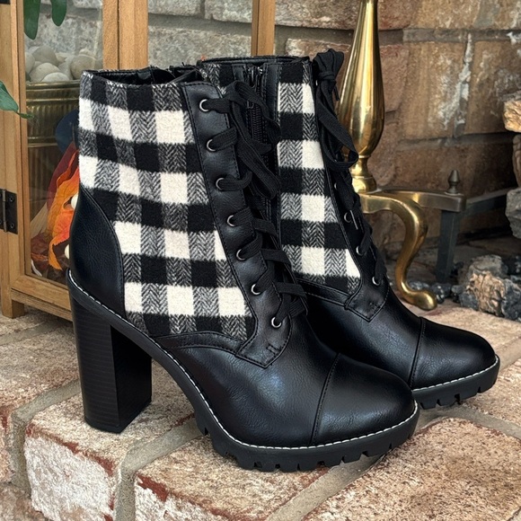 Brand New BCBGeneration Pilas Heeled Lace Up Bootie Black & Ivory Plaid Flannel - Picture 16 of 16